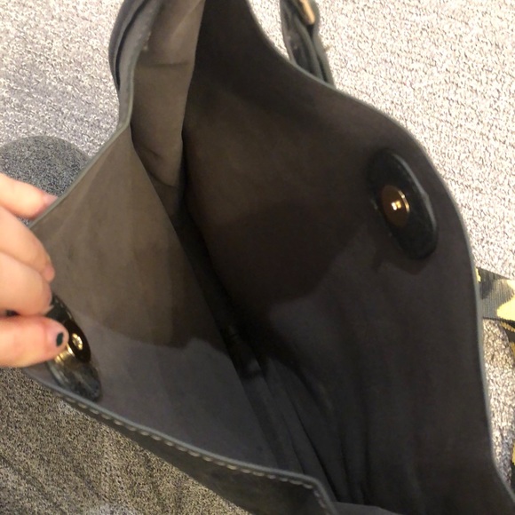 Ah-dorned bag w guitar strap - Picture 2 of 3